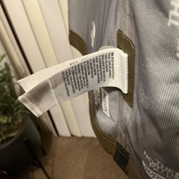 NWT SUPREME®/THE NORTH FACE® SUMMIT SERIES OUTER TAPE SEAM COACHES JACKET SIZE S - Picture 9 of 16